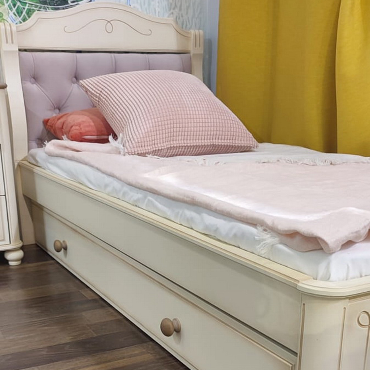 Кровать мягкая массив с ящиком Бетти №37 1200х2000