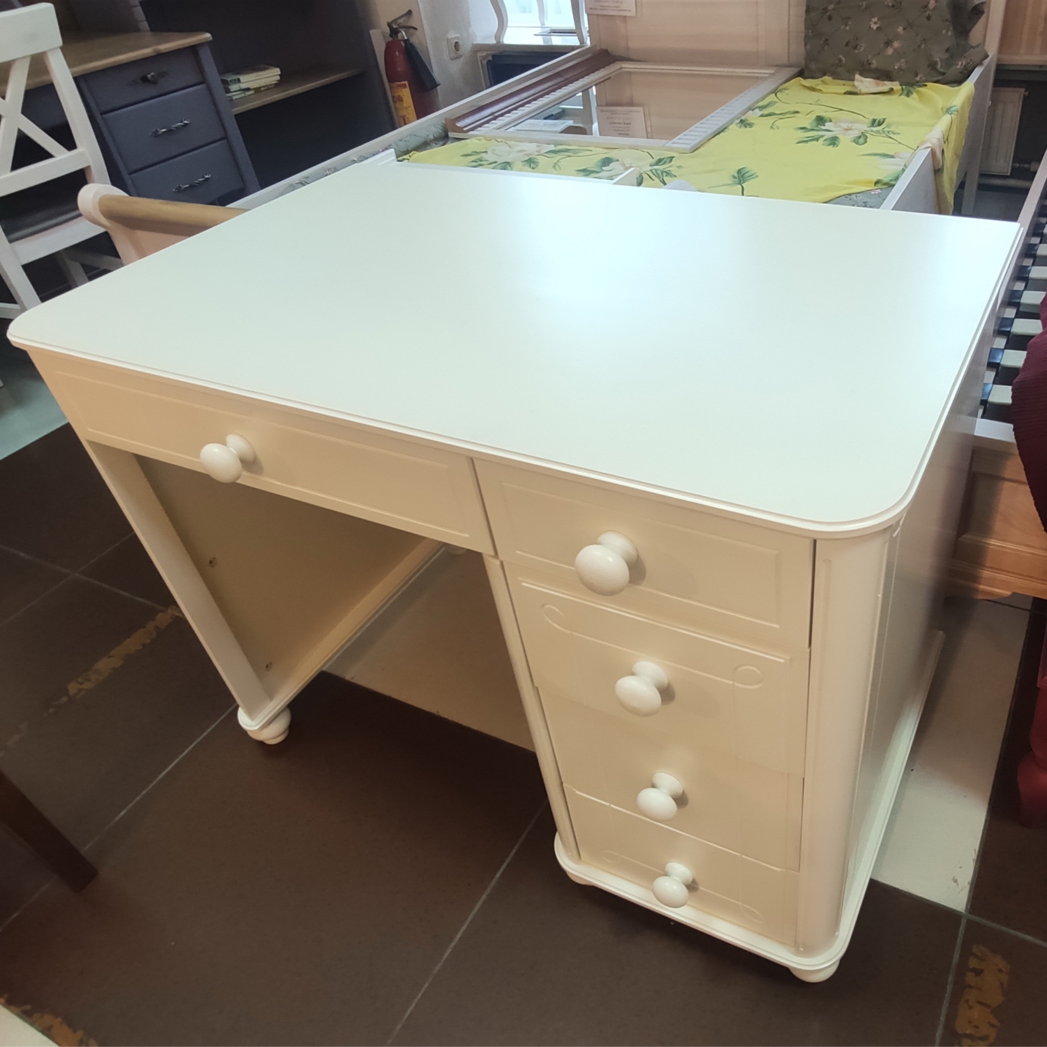 Стол 5 ящиков письменный Бетти №3