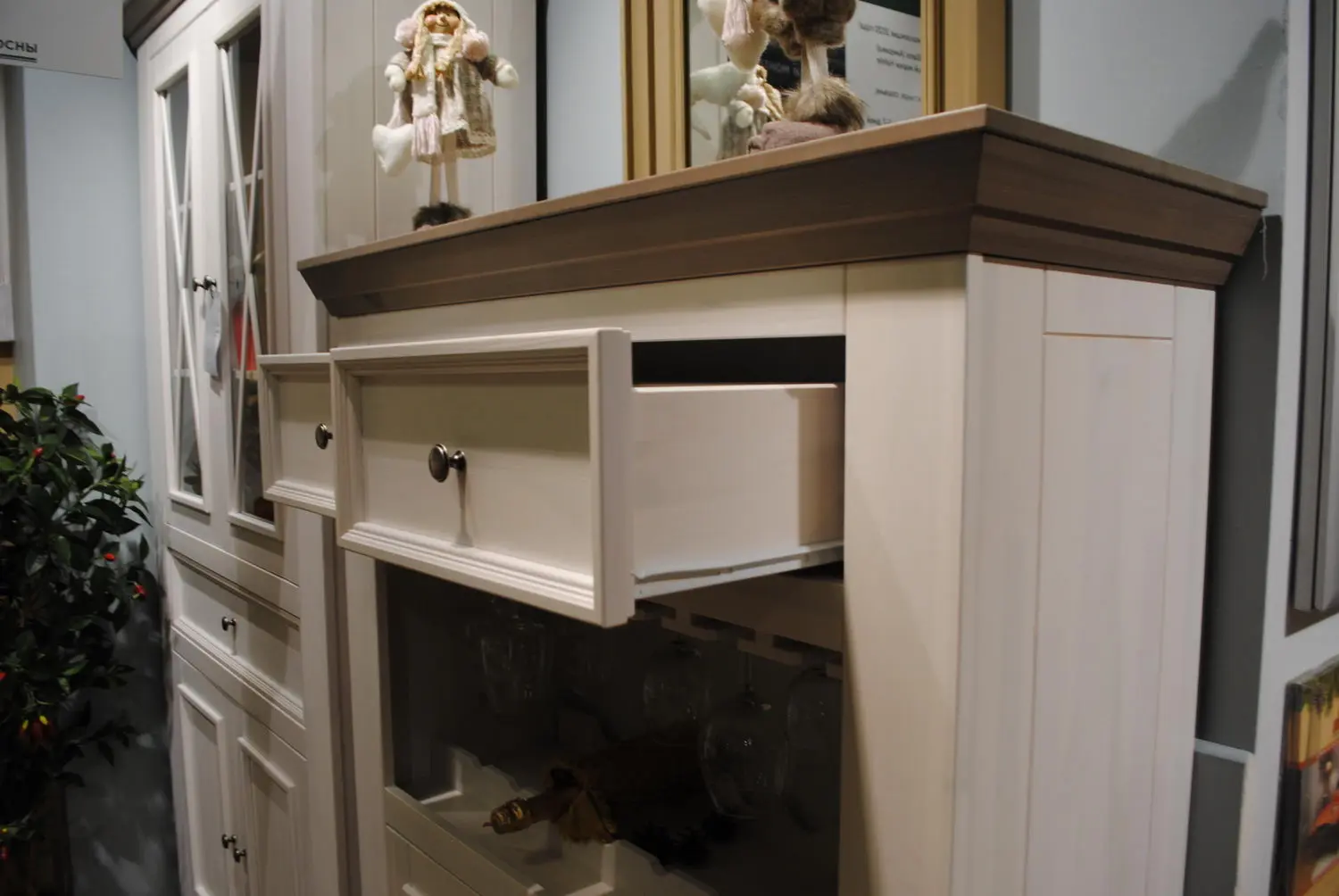 Комод-бар массив сосны Форест 2-дверный с 2-я ящиками белый воск/серый