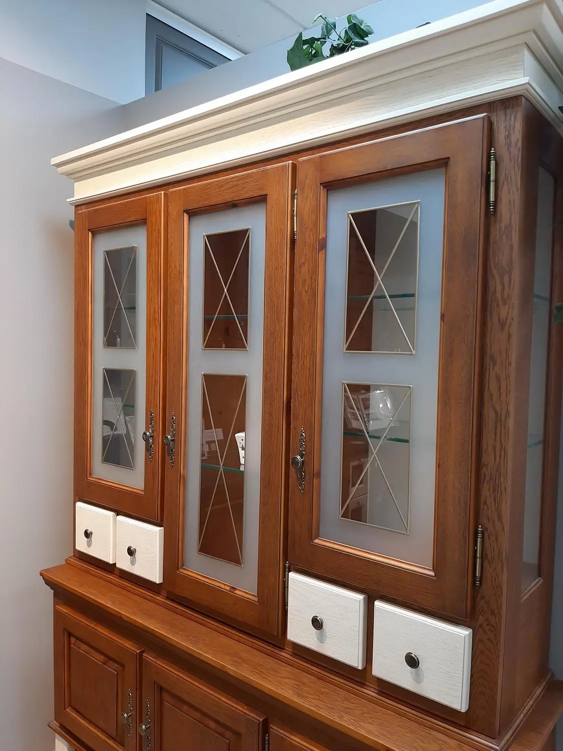 Сервант 3 створчатый  Бьерт 1-56 сосна