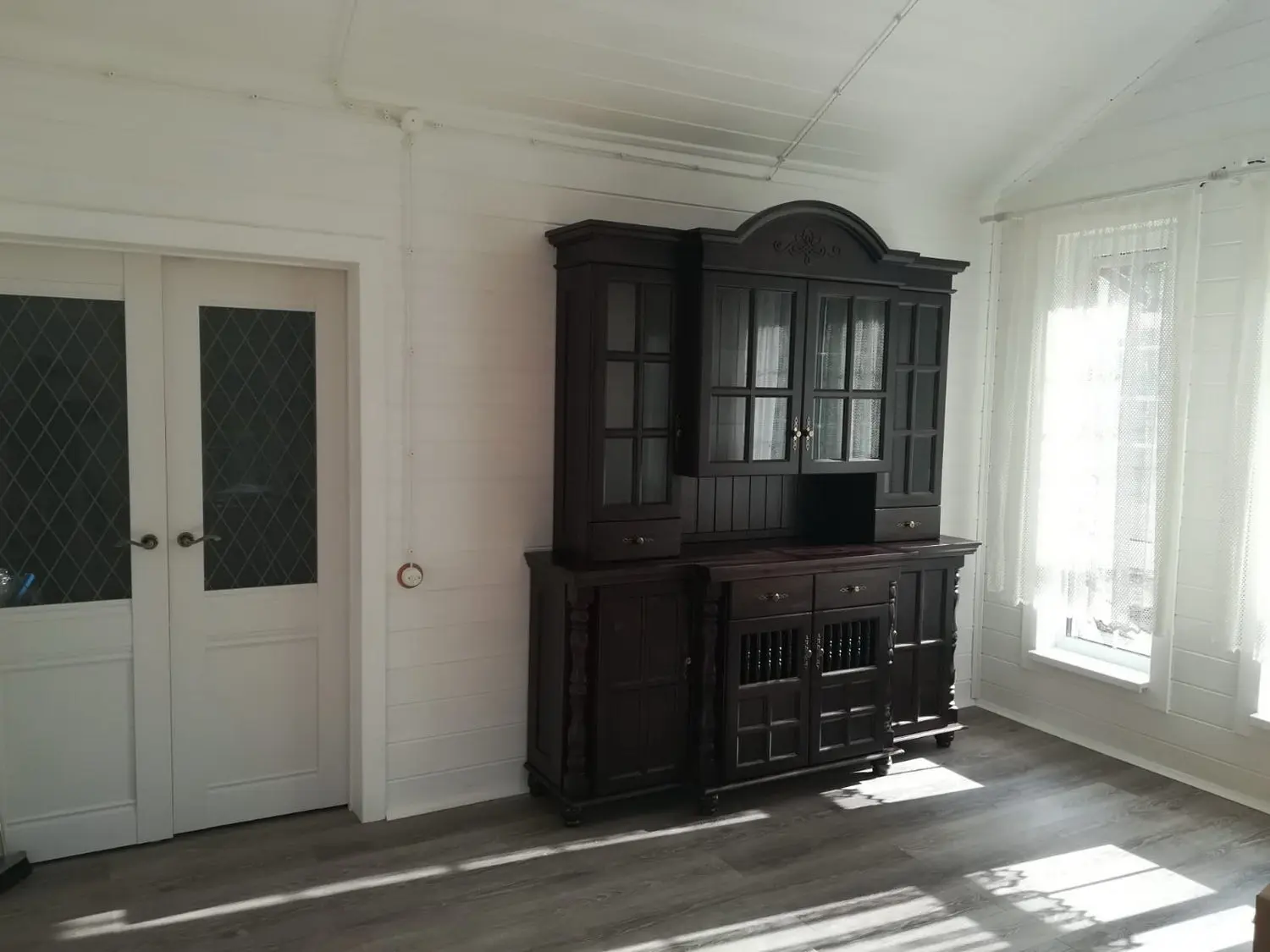 Сервант Валенсия 2-73  сосна