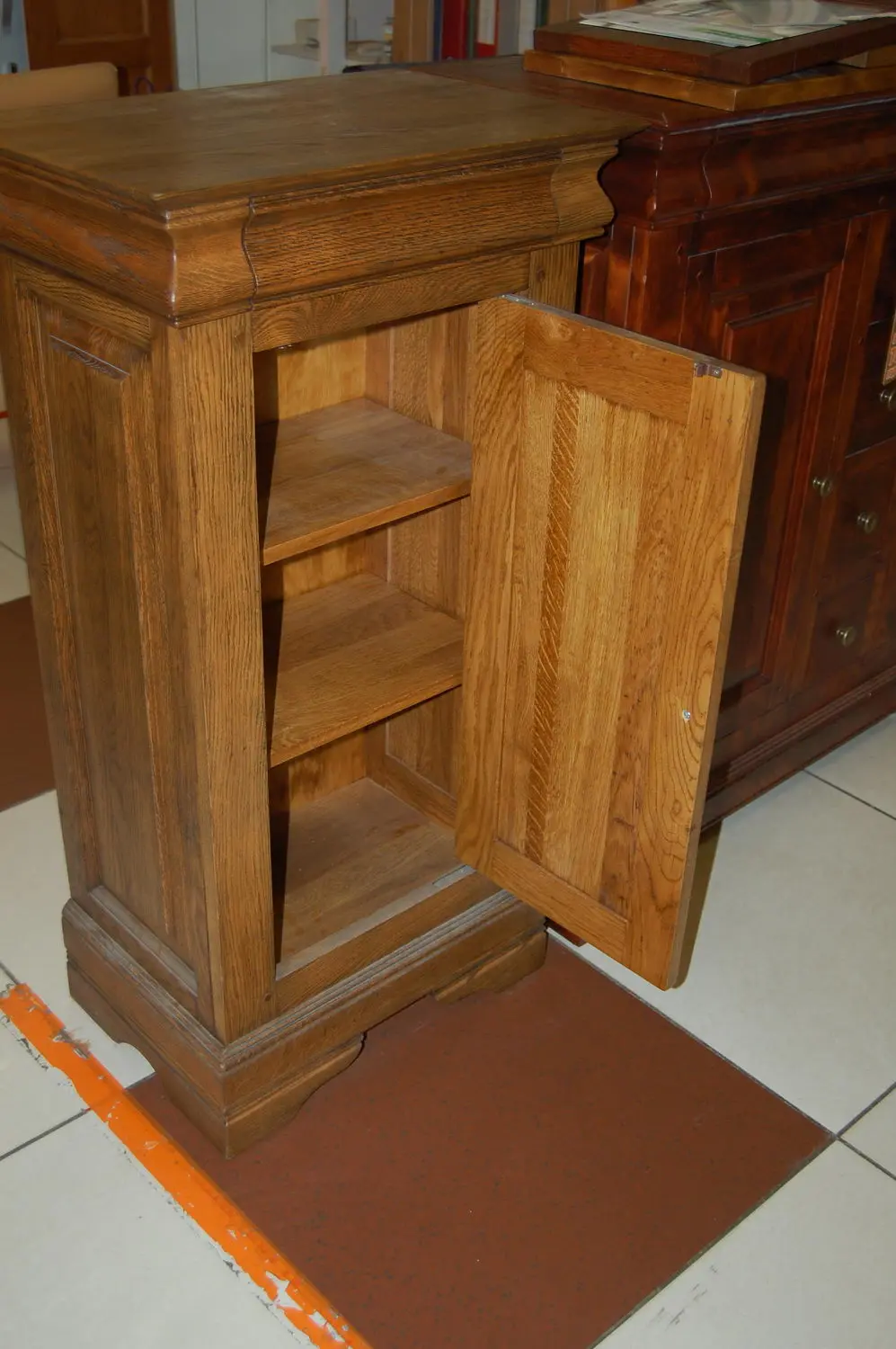 Комод массив с дверцей Луи Филипп ОВ 04 (массив)