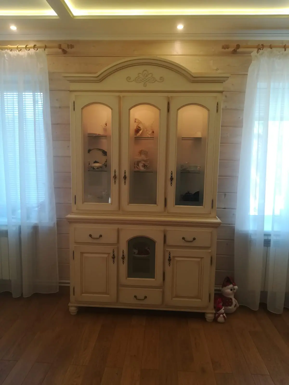 Сервант Валенсия 2-6 сосна