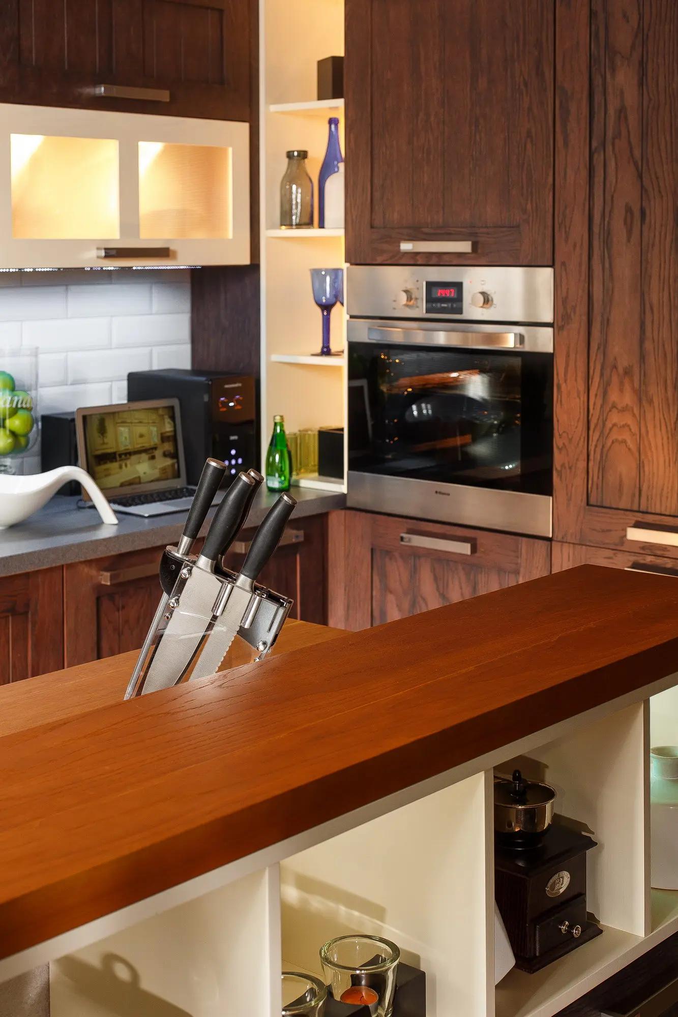 Кухня из массива  Шоколад (цена за п/м)