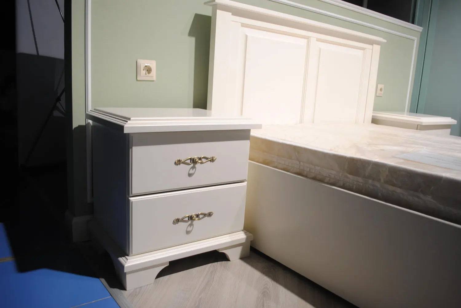 Тумба Брусно прикроватная 1.20.01