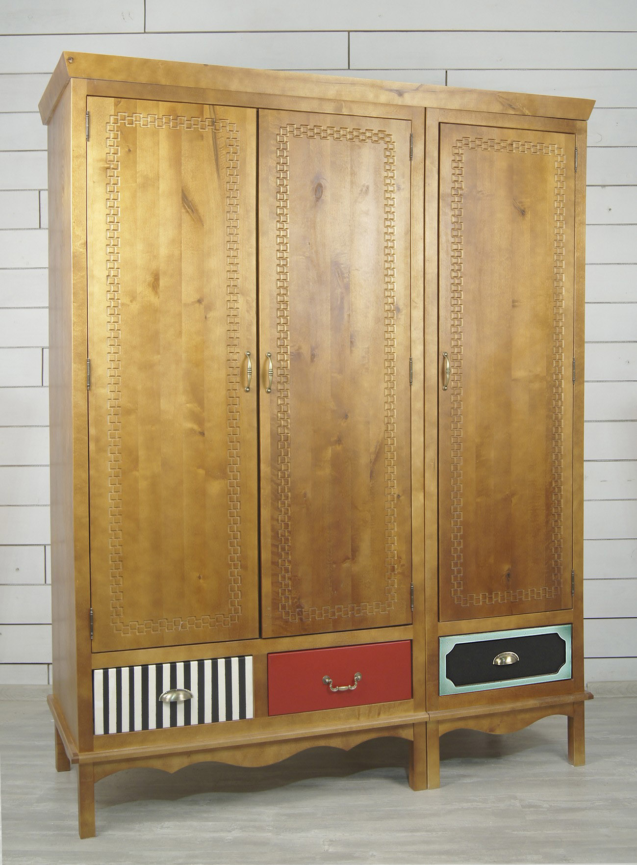 Шкаф трехстворчатый 3 ящика "Gouache Birch"