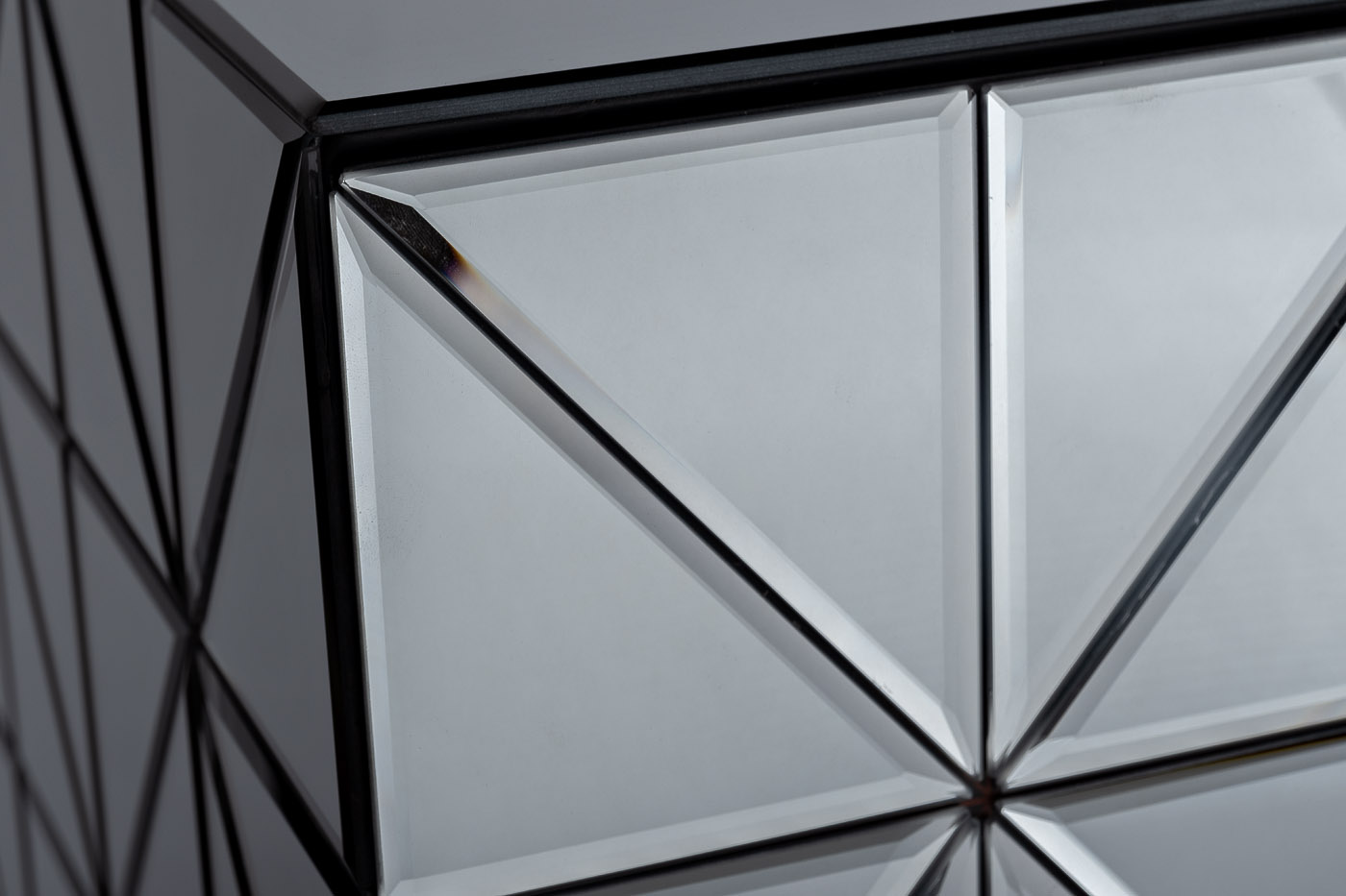 KFG126 Комод с матовой зерк. отделкой 6 ящиков 