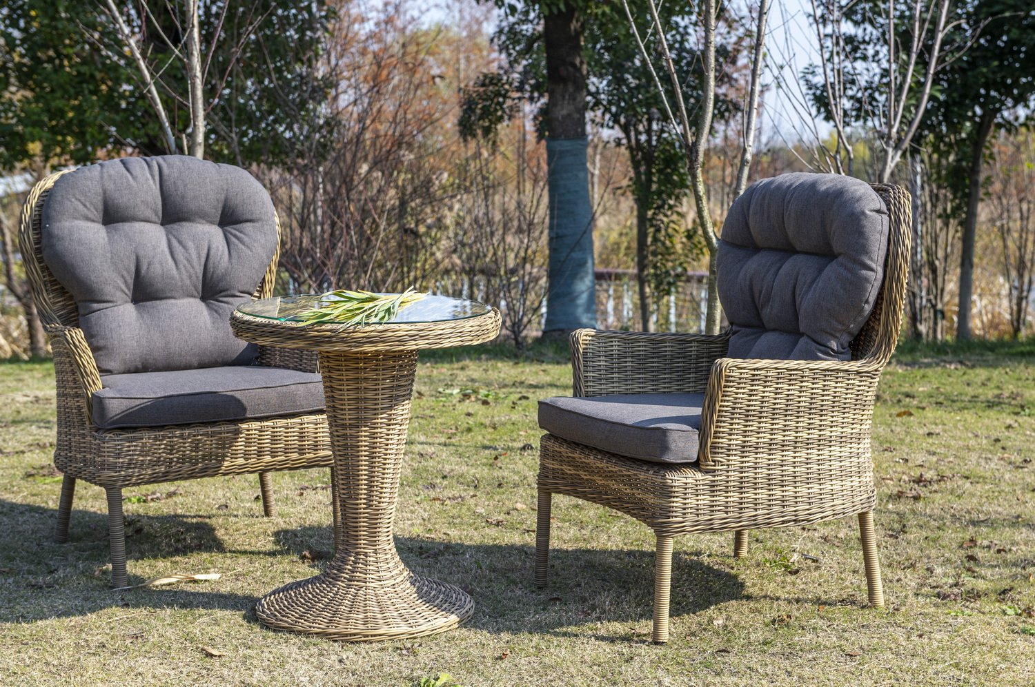 "Леванс" стол круглый из искусственного ротанга, цвет соломенный