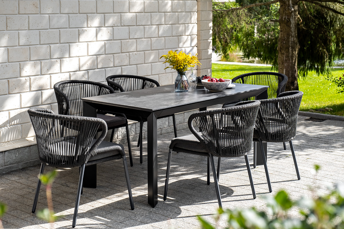 "Венецио" обеденная группа на 6 персон со стульями "Миленто", каркас темно-серый, роуп темно-серый